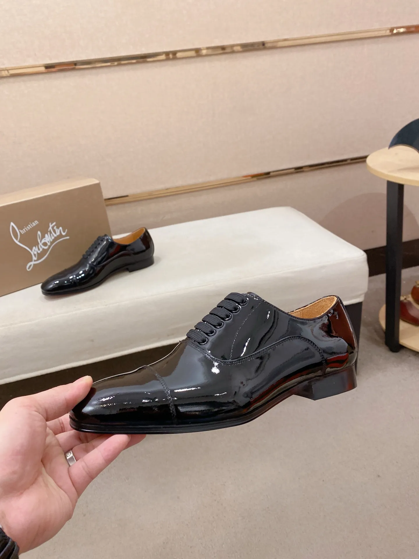 Men's shoes💰:620💰 CL Red bottom series top purchasing agent🔍🔍🇮🇹Italian imported cowhide surface, all imported sheepskin lining💪💪, completely 1⃣️ to 1⃣️reproduction🇮🇹💪💪, ⚠shoes Bottom: The original factory provides the original bottom, the exclusive movable molded bottom is super comfortable, ⚠Original factory follow-up goods, 🔍🔍high quality, you can enter and leave the counter at will, welcome to compare⚠ Code number: 39-44 (38 can be customized, 45 is non-refundable)